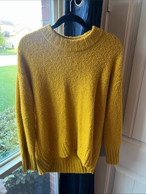 Old Navy Women's Textured Knit Crew Sweater in Mustard